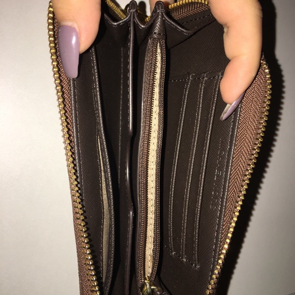 Michale Kors Handbag with matching clutch - Picture 7 of 7